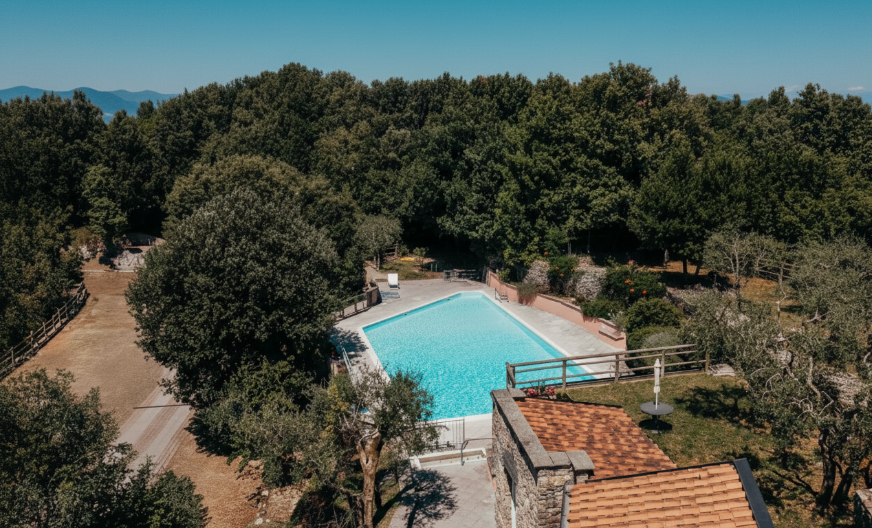 Piscina condominiale del residence Il Castello